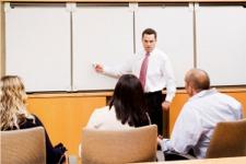 Docente alla lavagna